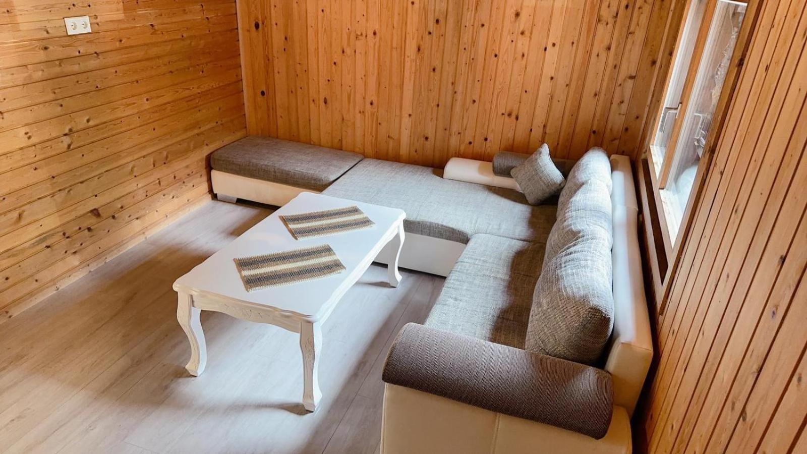 Happy Point Apartment 멜라우 외부 사진